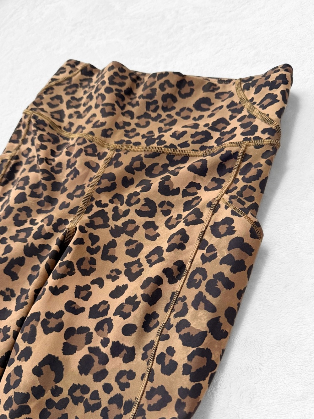 NWT Lululemon Align V-Neck Bra + Fast & Free 25” Leopard Set – Sequoia – Size 4 - Picture 12 of 13